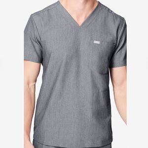 FIGS Mens Chisec Three Pocket Scrub Top In Graphite